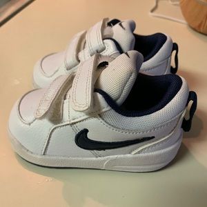 NIKE baby tennis shoes sneakers size 3.5 walking